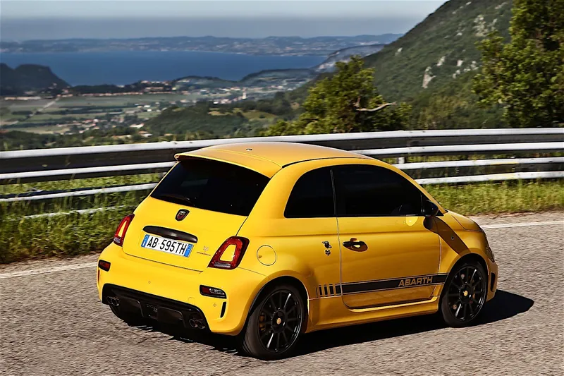 Abarth 595 photo - 5