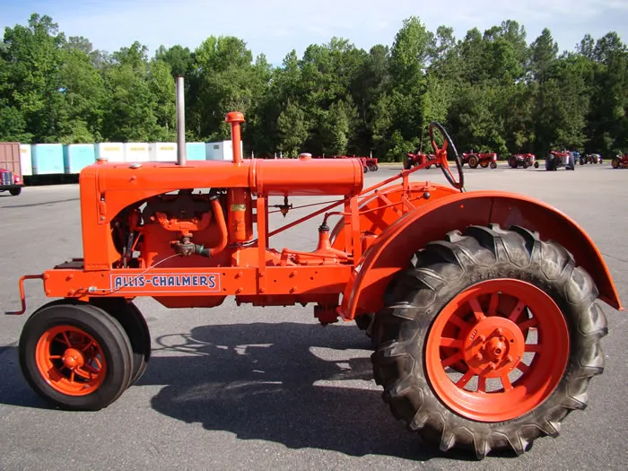 Allis-chalmers tractor photo - 3