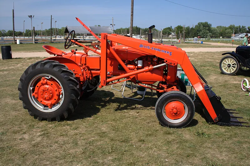 Allis-chalmers tractor photo - 5