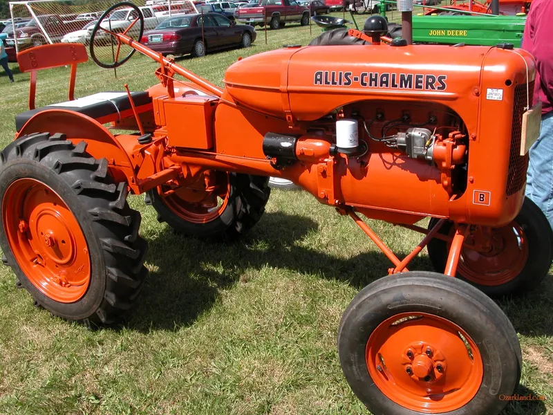Allis-chalmers tractor photo - 8