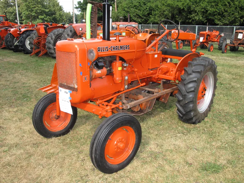 Allis-chalmers tractor photo - 9
