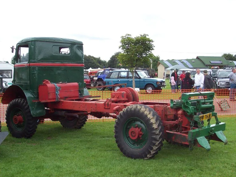 Bedford tractor photo - 6