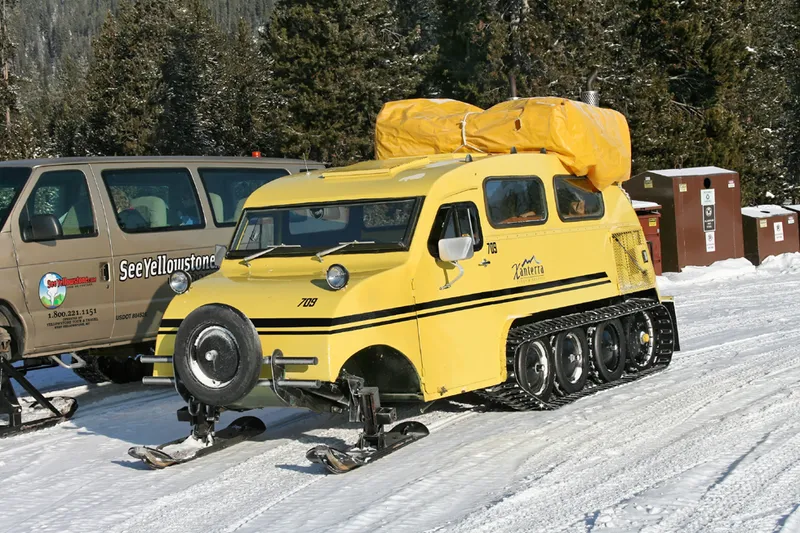 Bombardier snowcoach photo - 3