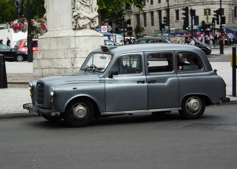 Carbodies taxi photo - 6