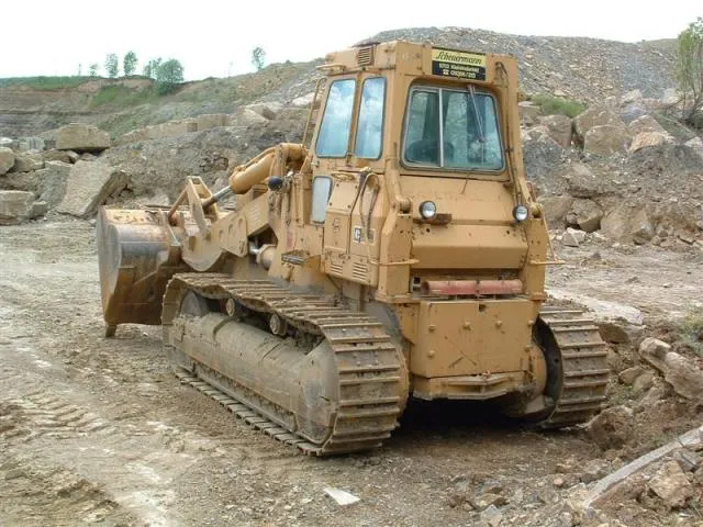 Caterpillar 983 photo - 9