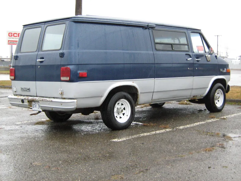 Chevrolet minivan photo - 3