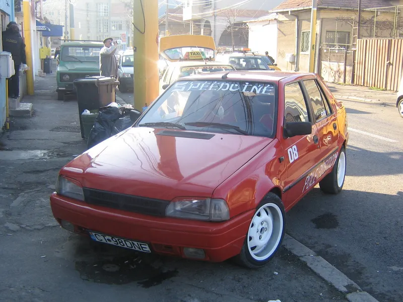 Dacia 2000 photo - 7
