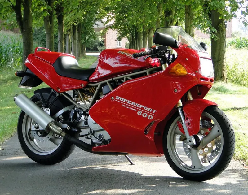 Ducati 600 photo - 1
