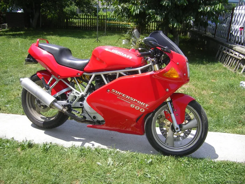 Ducati 600 photo - 2