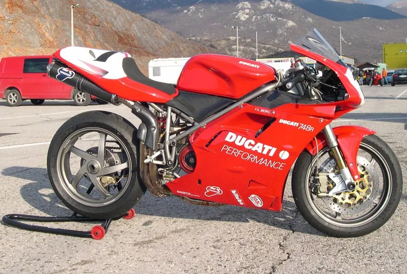 Ducati 748 photo - 3