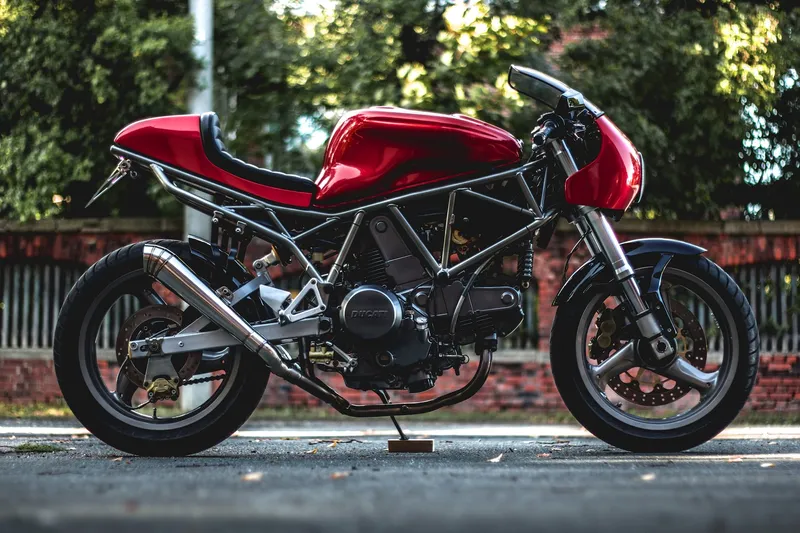Ducati 750 photo - 8