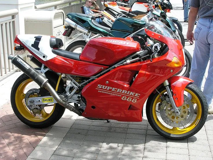 Ducati 888 photo - 10