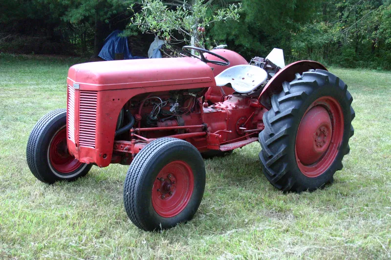 Ferguson tractor photo - 4