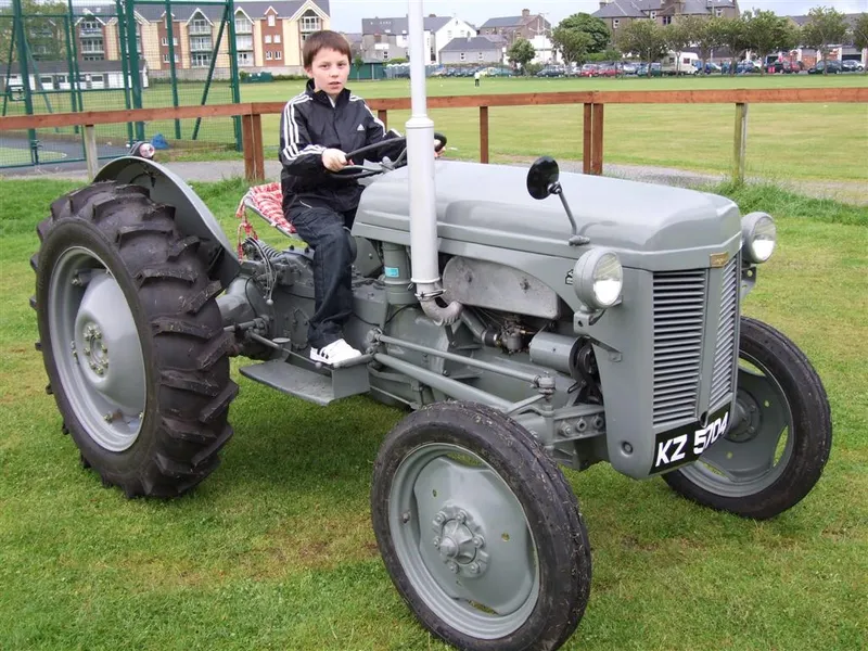 Ferguson tractor photo - 8
