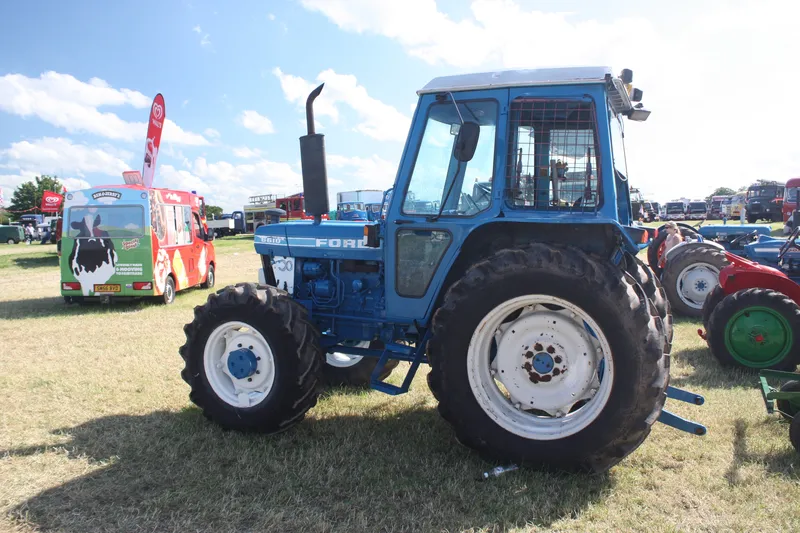 Ford 8610 photo - 8