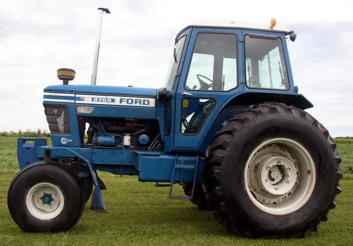 Ford 8700 photo - 3