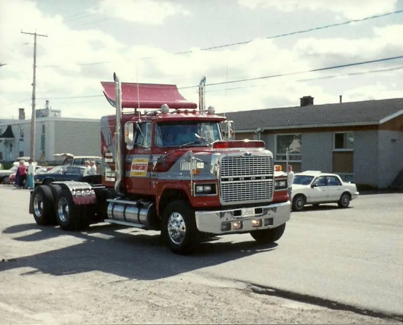 Ford 9000 photo - 9