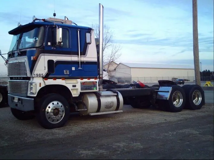 Ford cl9000 photo - 7