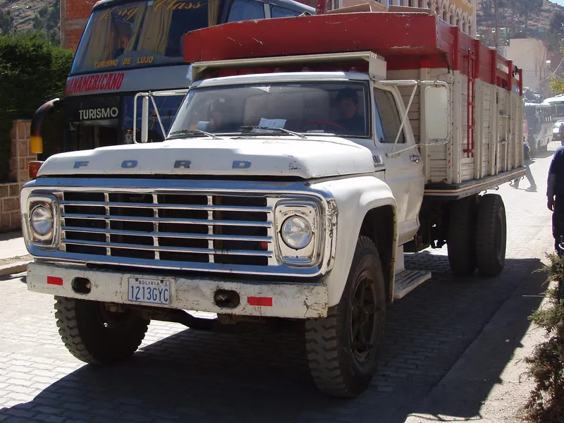 Ford f-700 photo - 5