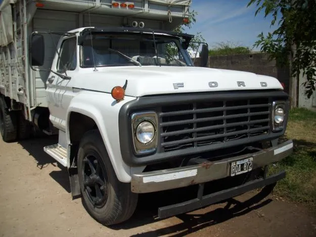 Ford f-7000 photo - 2