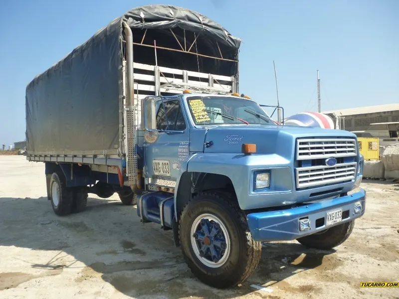 Ford f-7000 photo - 7