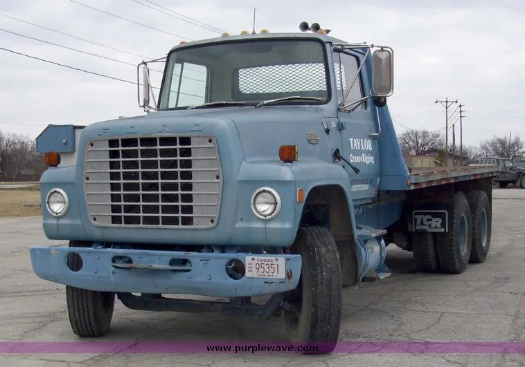 Ford f-8000 photo - 9