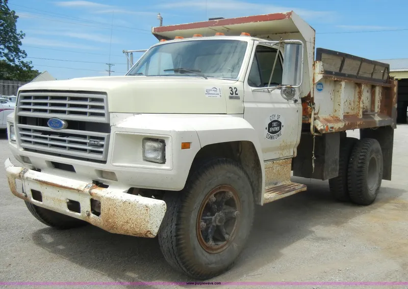 Ford f700 photo - 3