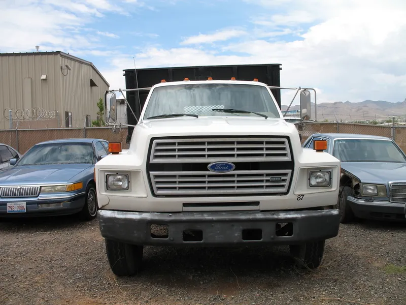 Ford f700 photo - 4