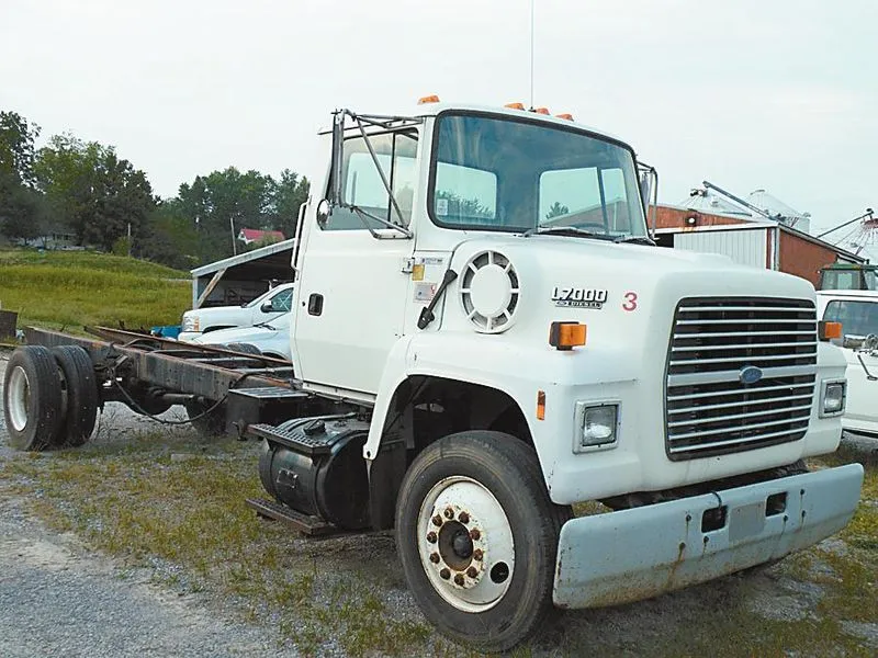 Ford l-7000 photo - 3