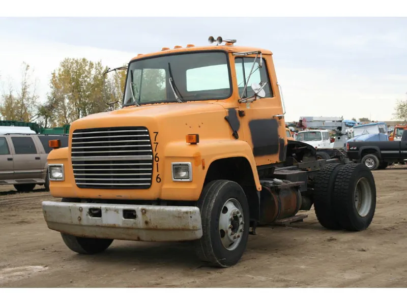 Ford l-8000 photo - 7