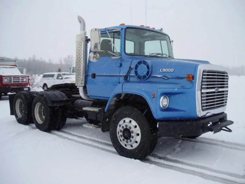 Ford l-9000 photo - 2