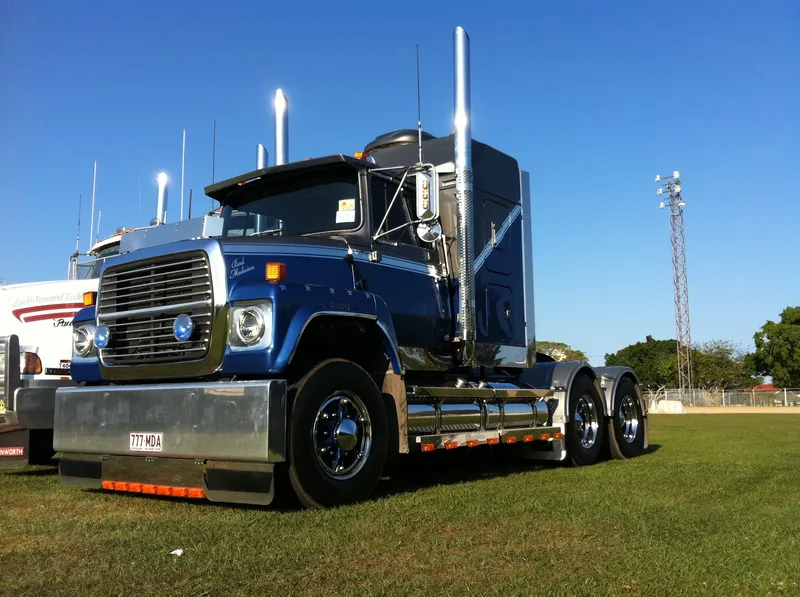 Ford l9000 photo - 9
