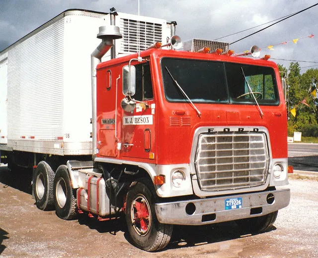 Ford w-series photo - 9