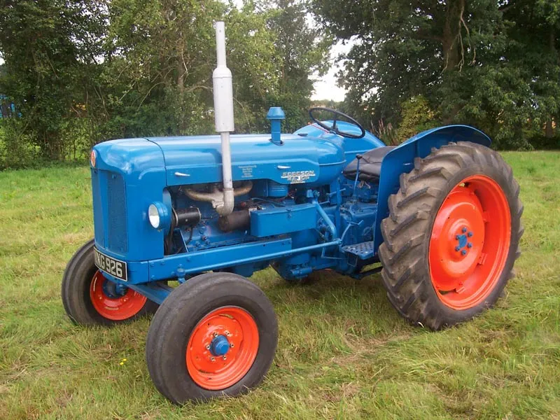 Fordson tractor photo - 8