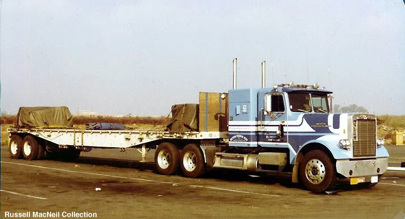Freightliner conventional photo - 2