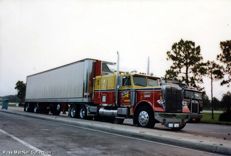 Freightliner conventional photo - 4