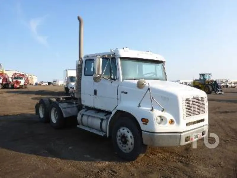 Freightliner conventional photo - 8