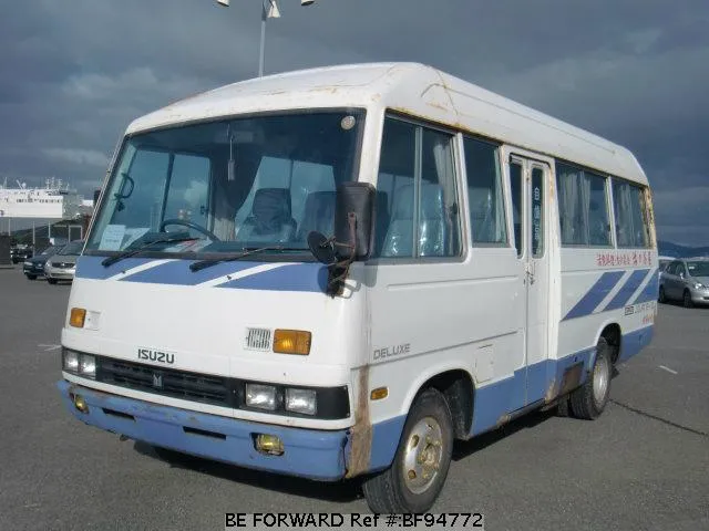Isuzu bus photo - 10