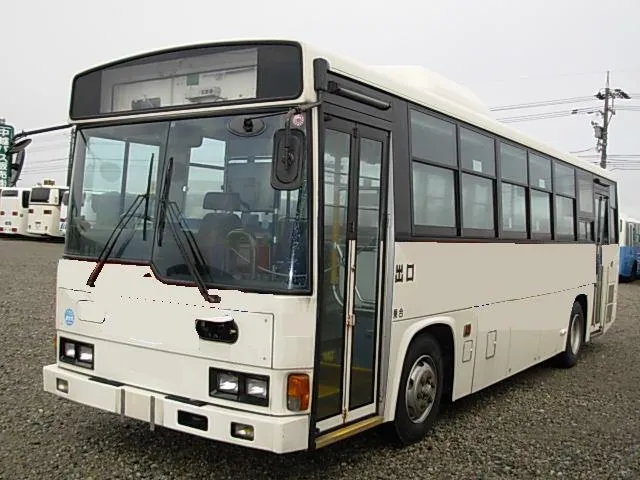 Isuzu bus photo - 5