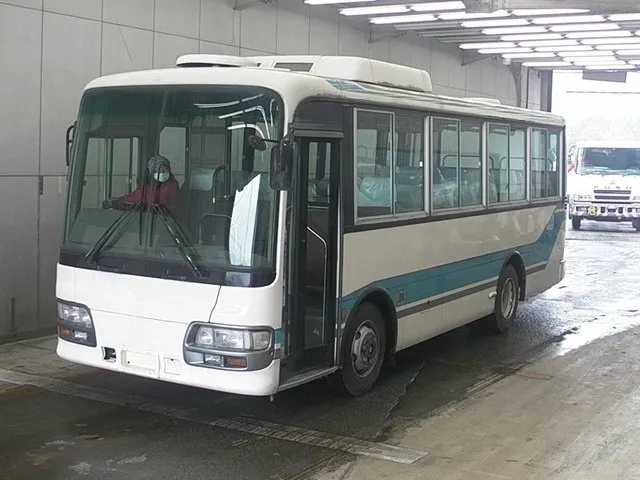Isuzu bus photo - 7