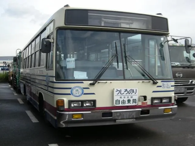 Isuzu bus photo - 9