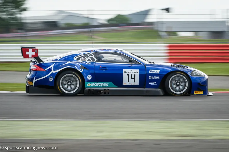 Jaguar racing photo - 3