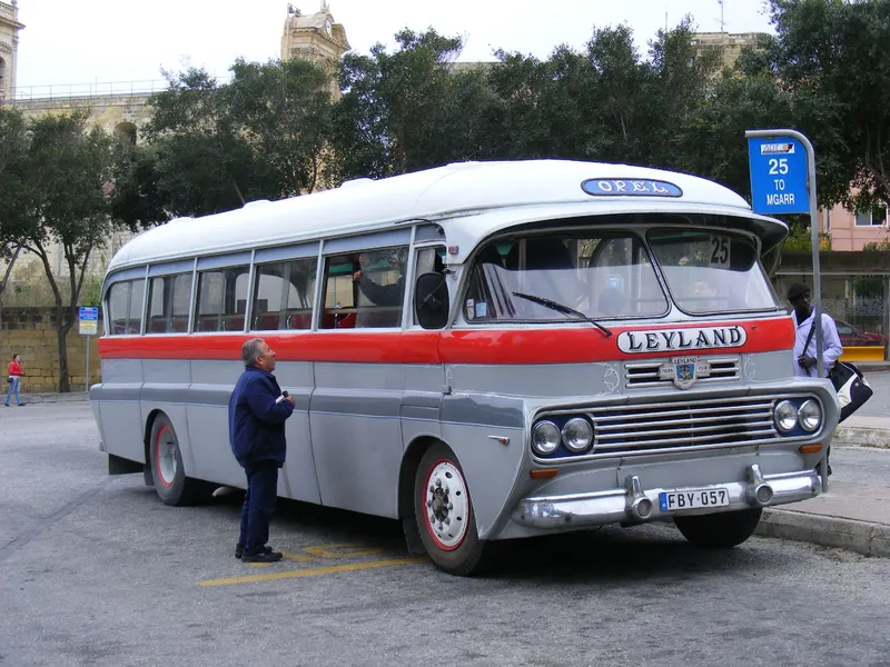 Leyland bus photo - 1