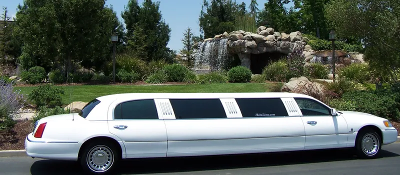 Lincoln limousine photo - 3
