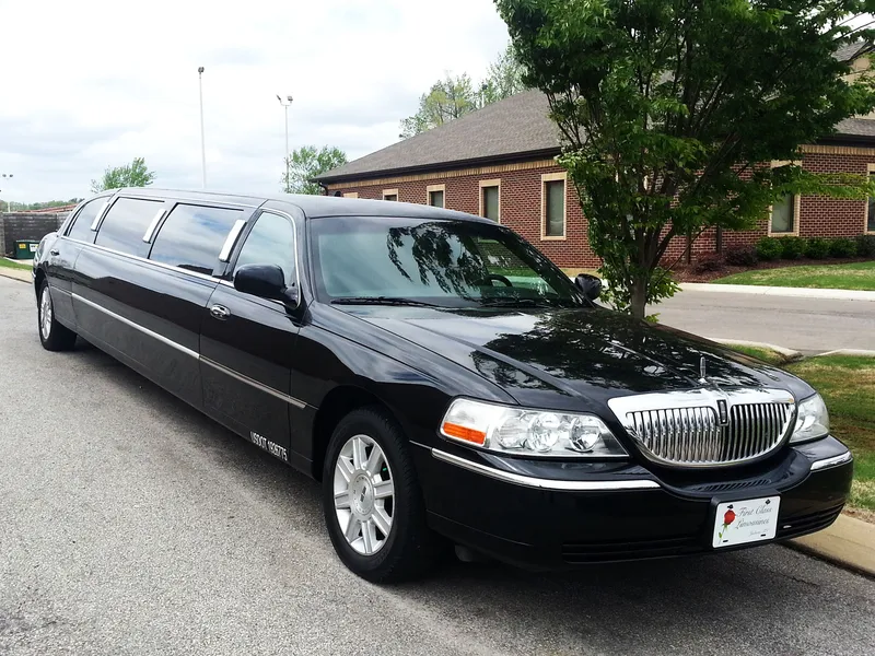 Lincoln limousine photo - 4