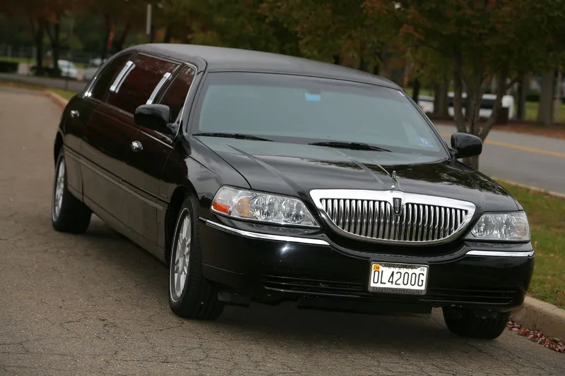Lincoln limousine photo - 7