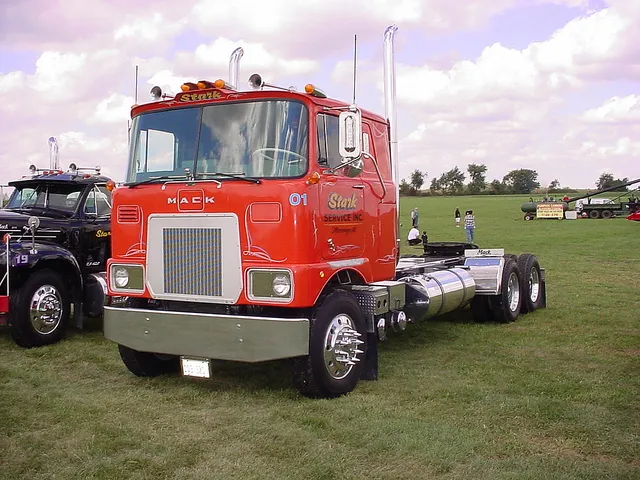 Mack cabover photo - 1