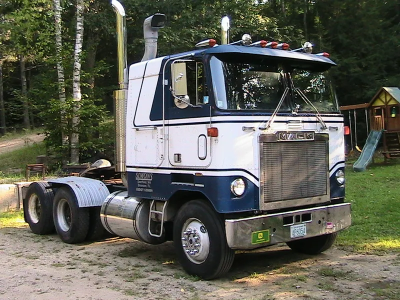Mack cabover photo - 10