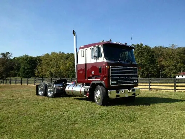 Mack cabover photo - 2