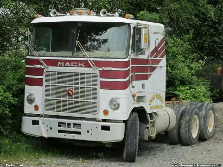 Mack cabover photo - 3